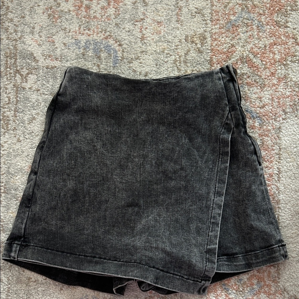 PINK LIKY Gray Asymmetrical Denim Skort XS - Picture 6 of 7